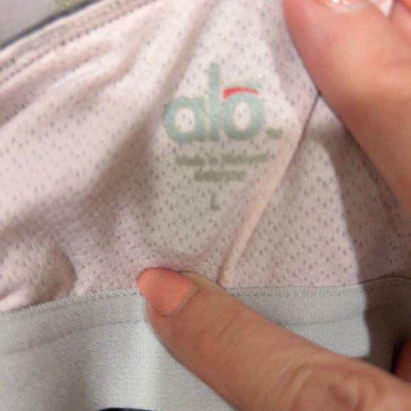 ALO Yoga Tank - Picture 4 of 5